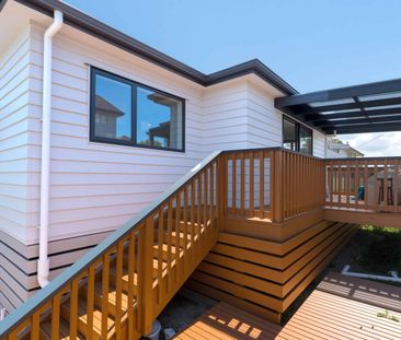 Private 3 bed 2 bath double garage heat pumps deck - Photo 3