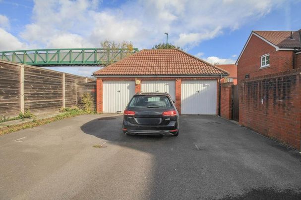 3 bedroom semi-detached house to rent - Photo 1