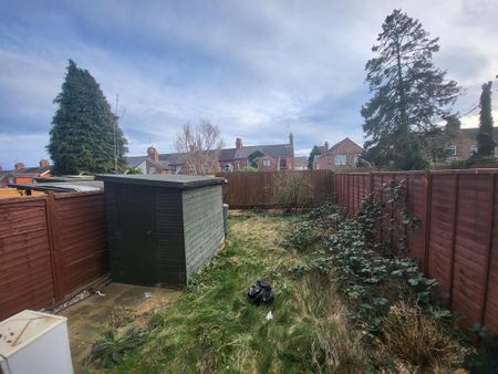 3 bedroom semi-detached house to rent - Photo 2