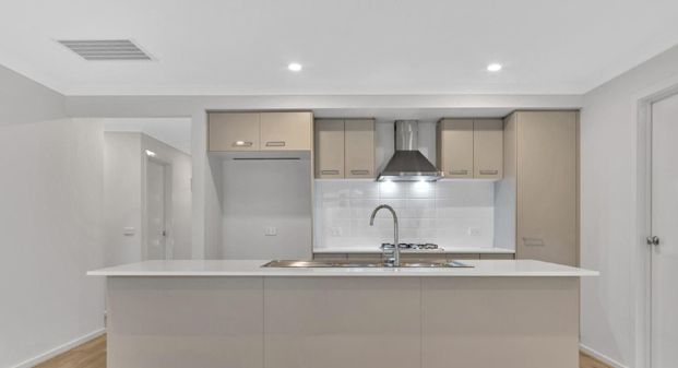 Spacious 4 Bedroom Home in Thornhill Park - Photo 1