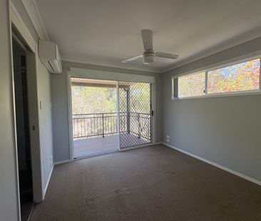 Townhouse Located in a Quiet Complex - Photo 2