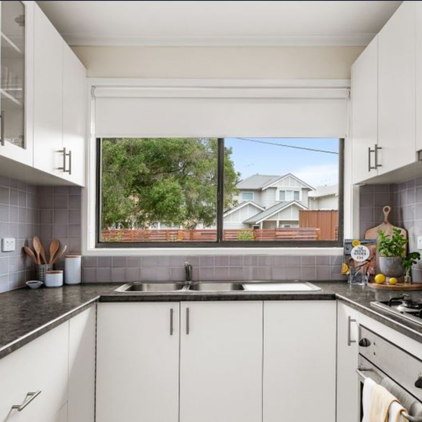 Pristine presentation, prime location *6 Month Lease* - Photo 1