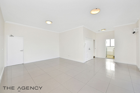 Spacious Sun Filled, Easy To Maintain Two Bedroom Unit - Photo 3