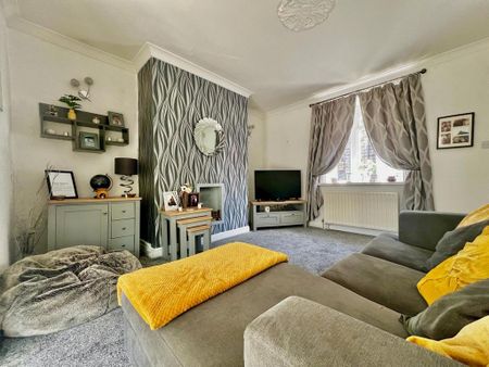 2 bedroom end of terrace house to rent - Photo 4
