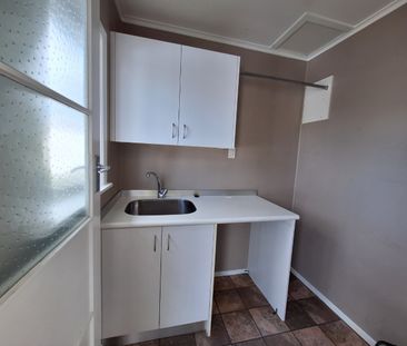 Family home with a big yard! - Photo 6