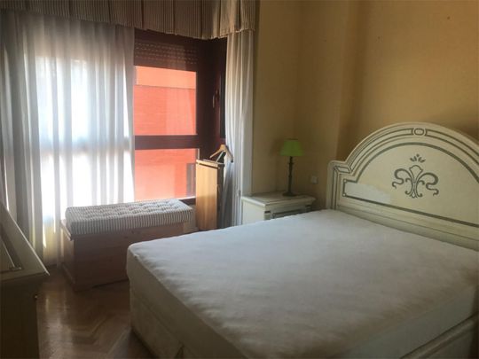 Piso de alquiler en Calle de Josep Pla, 6, Ciudad Jardín - Photo 1