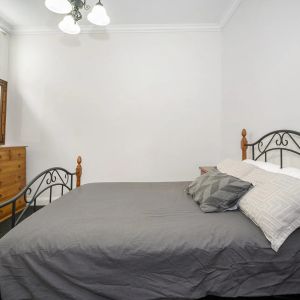 Renovated and spacious - Photo 2