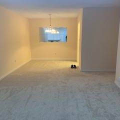 Large 2 Bedroom Condo Unit on top floor - Richmond - Photo 3