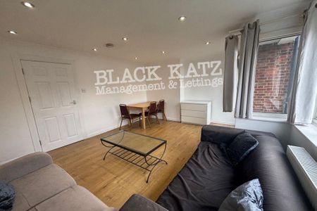 3 bedroom apartment to rent - Photo 2