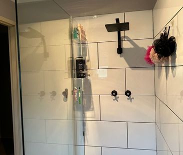 3 BEDROOM FAMILY HOME - Photo 2