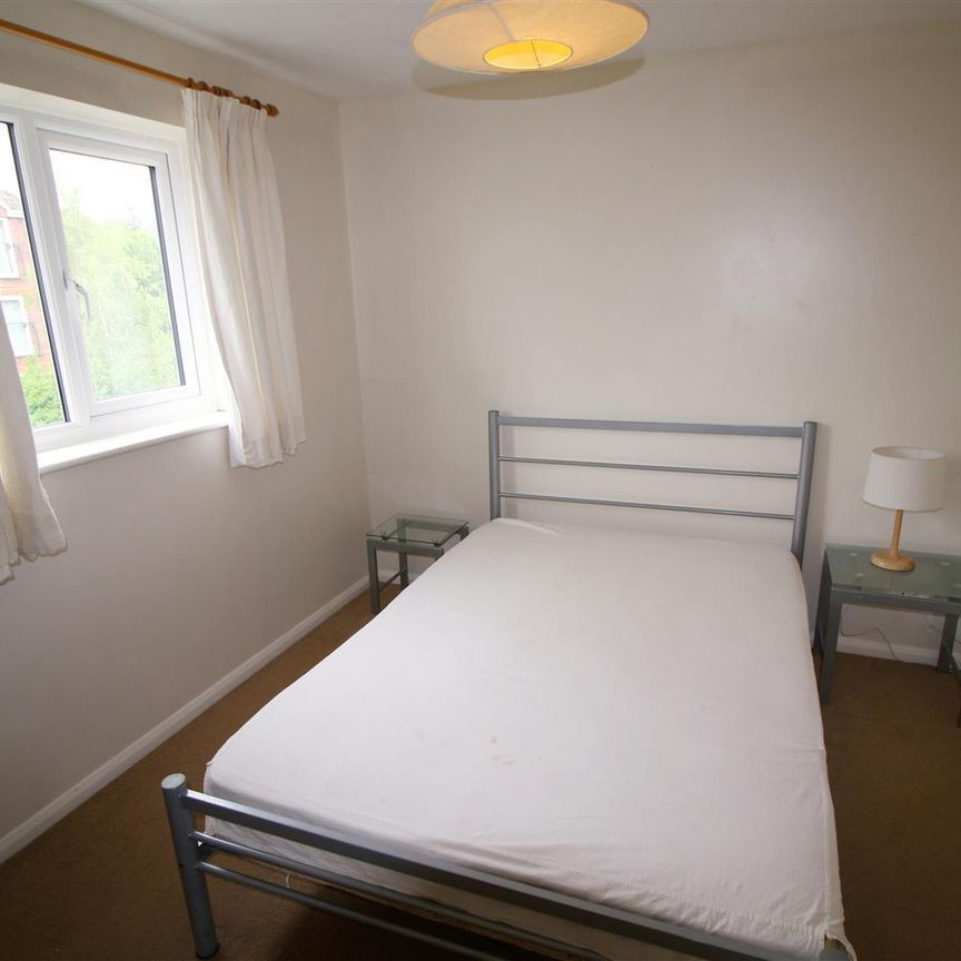 Dakin Close, Maidenbower - Photo 1