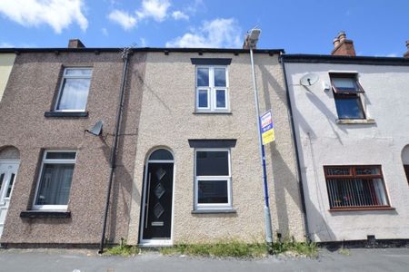 3 Bedroom Terraced House - Photo 4