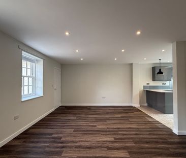 The Crescent, Taunton - Photo 1