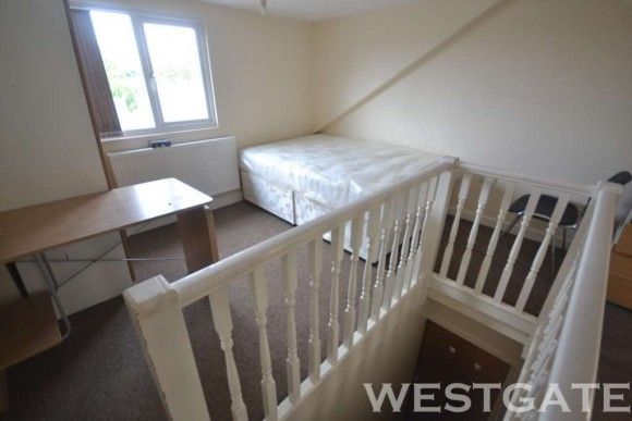 5 Bed - Pitcroft Avenue, University Area - Photo 1