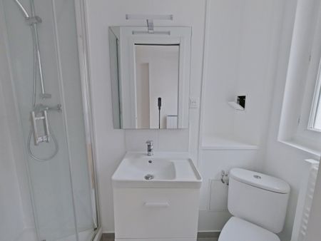 Location Appartement 1 pièce 28m² PARIS 17ème - Photo 3
