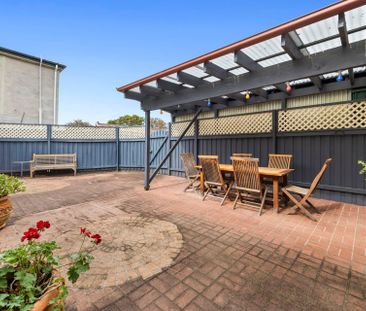 SUPERB FAMILY HOME! - Photo 1