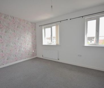 4 bedroom end of terrace house to rent - Photo 3