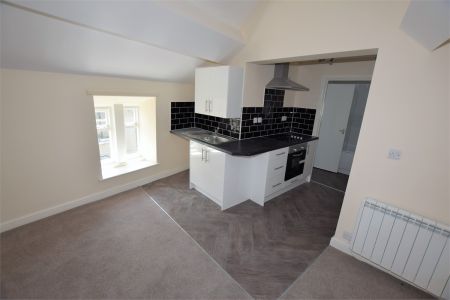 2 Bedroom Flat - Photo 3