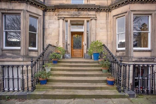 3 bedroom flat to rent - Photo 1