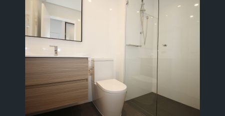 Brand New Larger 2 bedroom with sunny balcony - Photo 5