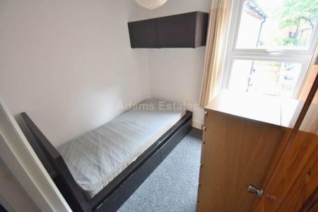 4 bedroom terraced house to rent - Photo 3