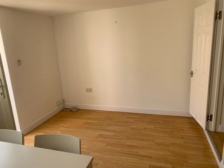2 Bed Flat, William Street, RG1 - Photo 4