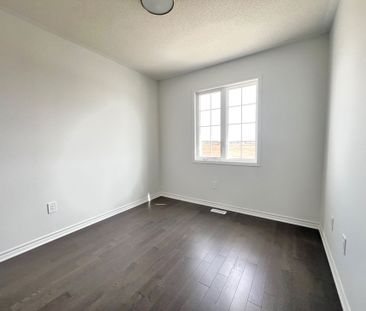 For Lease - 127 Leslie Richard Street, Markham, Ontario - Photo 5