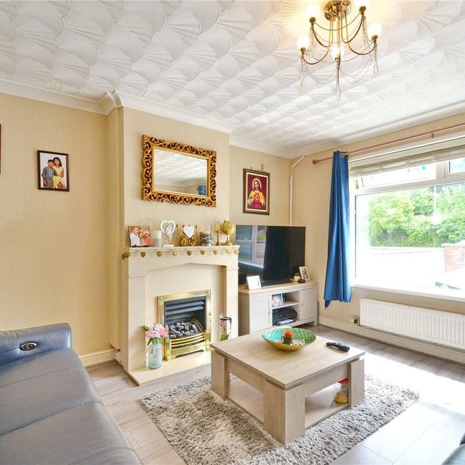 4 bedroom semi-detached house to rent - Photo 1