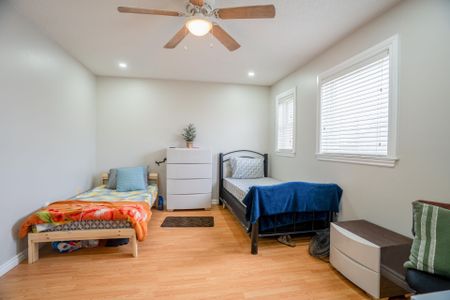 For Lease - 5563 Lockengate Court, Mississauga, Ontario - Photo 2