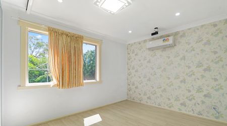 4 Papeete Avenue, Lethbridge Park NSW 2770 - House For Rent | Domain - Photo 2