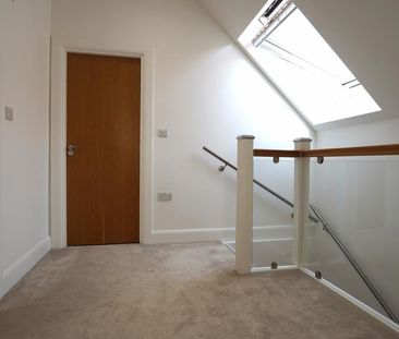 3 bedroom flat to rent - Photo 4