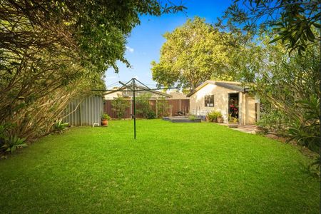 FIVE BEDROOM TWO STORY HOME WITH INGROUND POOL!!! - Photo 4