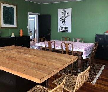 Central Hastings 3BR Sunny Apartment power incl! - Photo 4