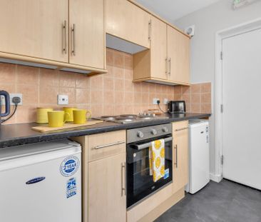 90 CHAPEL LANE Leeds - LS6 3BW - Photo 2