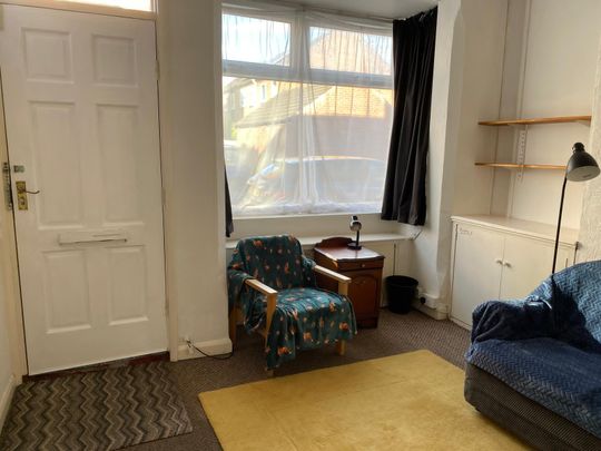 3 Bed Accommodation Just 400m from Nottingham University Gates! - Photo 1