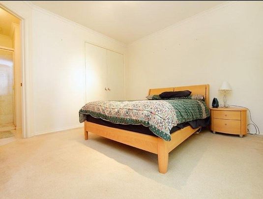 LARGE 3 BEDROOM UNIT WITH DOUBLE GARAGE - Photo 1