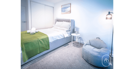 Furnished One-Bedroom One-Study Apartment @WSP - Photo 4