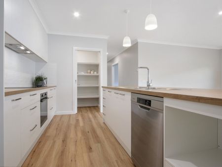 27 Firmstone Road, Leneva VIC 3691 - House For Rent | Domain - Photo 4