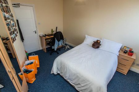 3 bedroom apartment to rent - Photo 2