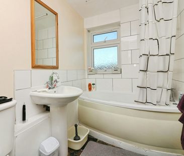 Flat to rent on - Photo 1