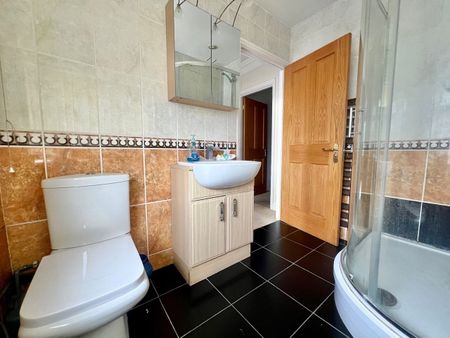 3 Bed Semi-Detached House, Manton Drive, LU2 - Photo 2