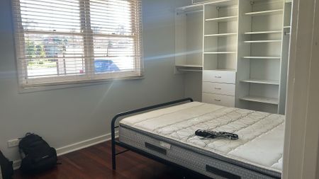 Queens Park - Photo 2