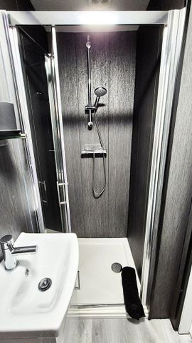 6 bedroom terraced house to rent - Photo 5