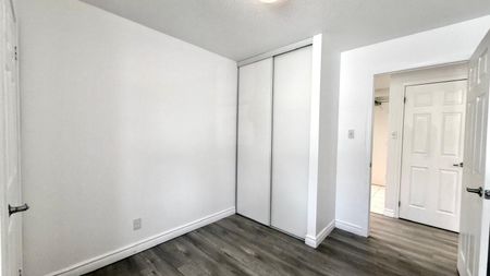 For Lease - 128 Aspen Springs Drive Unit# 105, Clarington, Ontario - Photo 4