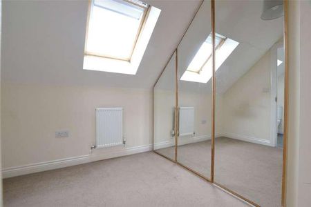 Locking Drive Kingsway, Quedgeley, Gloucester, Gloucestershire, GL2 - Photo 3