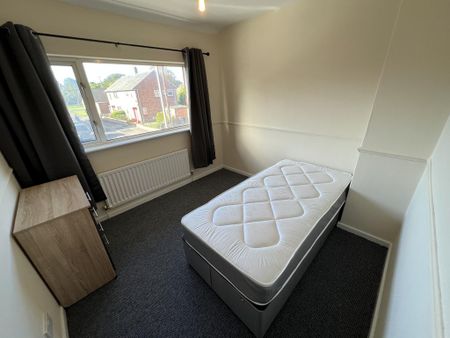 2 bedroom semi-detached house to rent - Photo 2