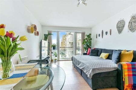 Bright and spacious 2 bedroom apartment to rent in St David's Square. - Photo 5