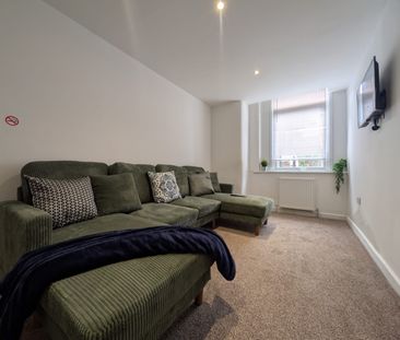 Room 2 - Photo 1