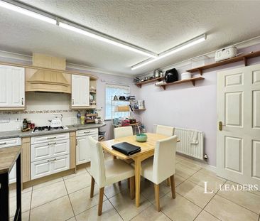 4 bedroom house to rent Amethyst Close, Sleaford, Lincolnshire, NG34 - Photo 6