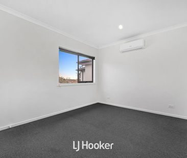 🏡 Modern 3-Bedroom Townhouse in Prime Narre Warren Location - Photo 5